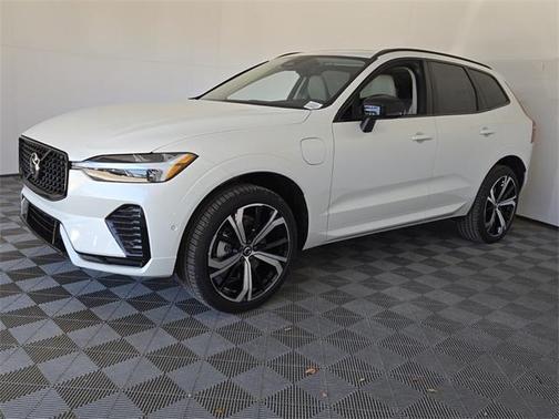 2025 Volvo XC60 Plug-In Hybrid T8 Ultra
