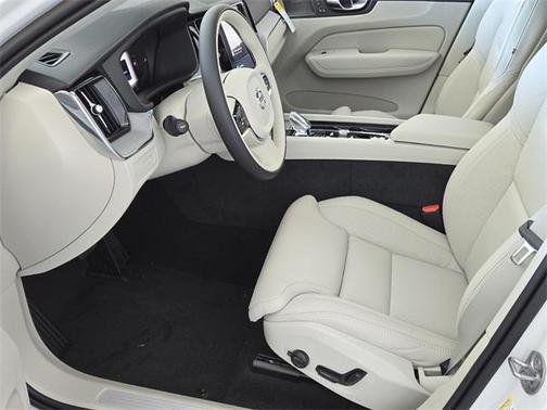 2025 Volvo XC60 Plug-In Hybrid T8 Ultra