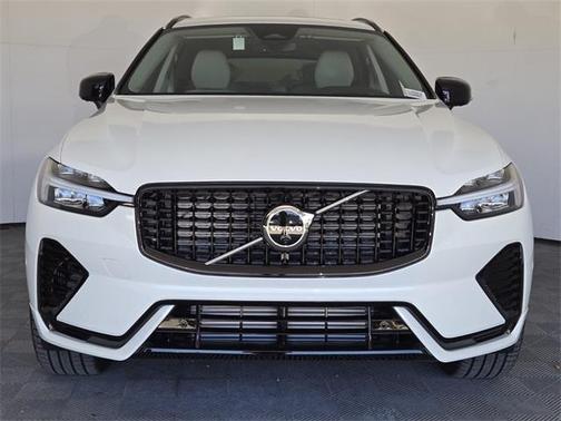 2025 Volvo XC60 Plug-In Hybrid T8 Ultra