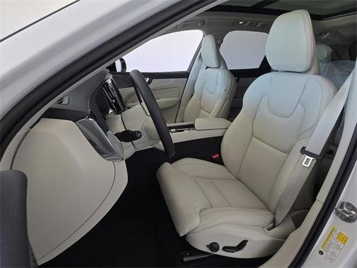 2025 Volvo XC60 Plug-In Hybrid T8 Ultra