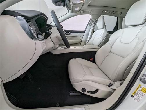 2025 Volvo XC60 Plug-In Hybrid T8 Core