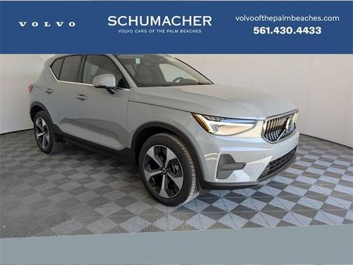 2025 Volvo XC40 B5 Core Bright Theme
