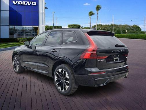 Onyx Black Metallic 2026 Volvo XC60 Plug-In Hybrid T8 Plus