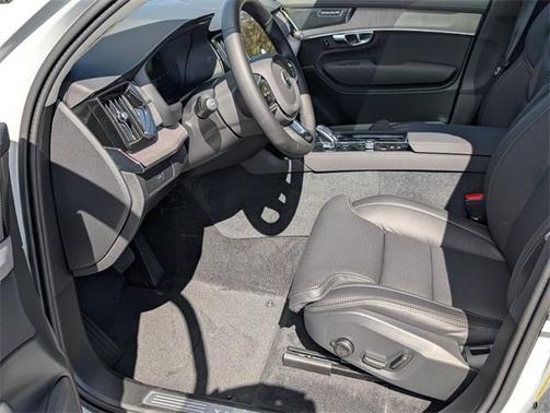 2026 Volvo XC90 B6 Ultra Dark Theme 7-Seater