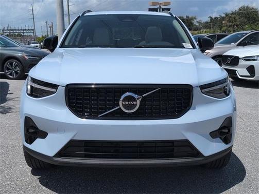 2026 Volvo XC40 B5 Plus