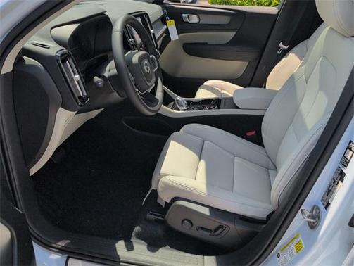 2026 Volvo XC40 B5 Plus