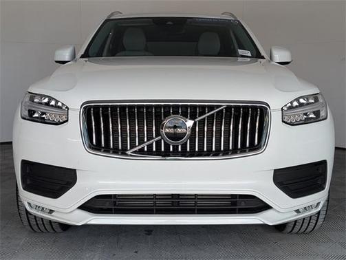 2022 Volvo XC90 T6 Momentum 7 Passenger