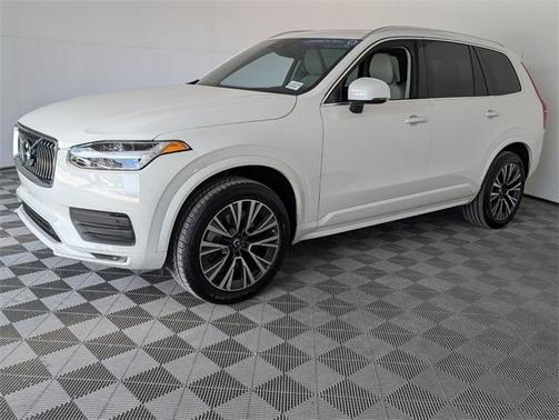 2022 Volvo XC90 T6 Momentum 7 Passenger