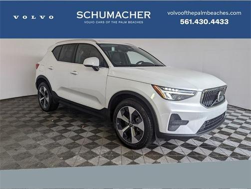 2025 Volvo XC40 B5 Core Bright Theme