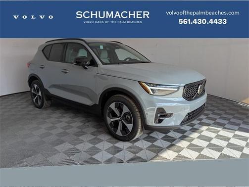 2025 Volvo XC40 B5 Plus Dark Theme
