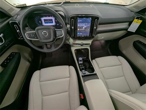 2025 Volvo XC40 B5 Plus Dark Theme