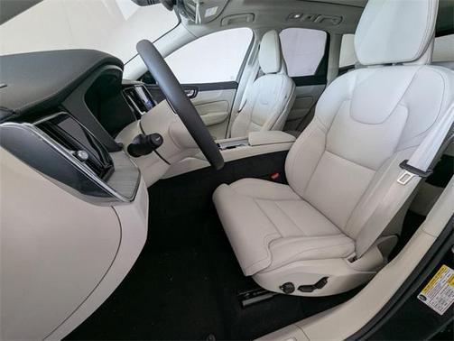 2025 Volvo XC60 Plug-In Hybrid T8 Ultra
