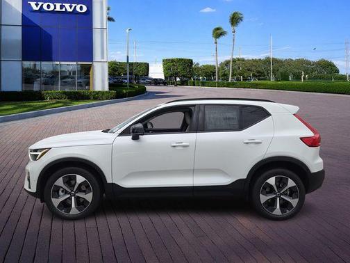 2026 Volvo XC40 B5 Plus