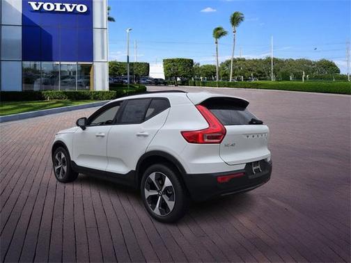 2026 Volvo XC40 B5 Plus