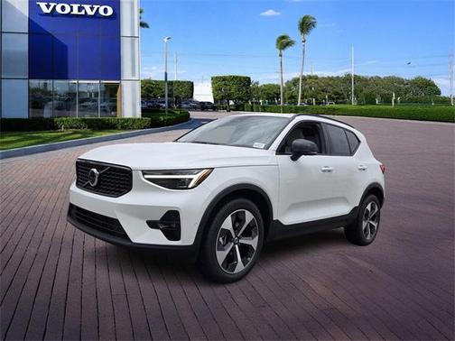 2026 Volvo XC40 B5 Plus