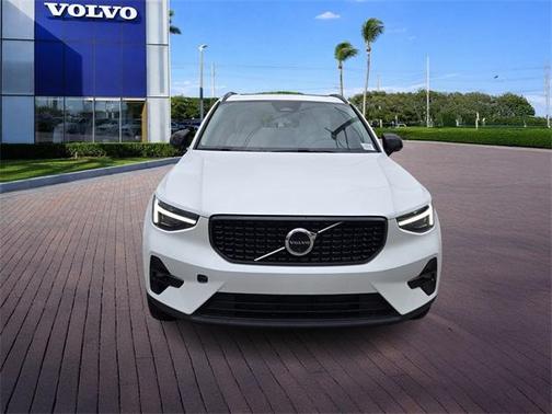 2026 Volvo XC40 B5 Plus