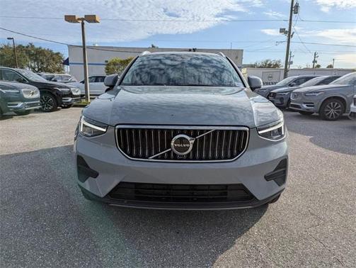 2025 Volvo XC40 B5 Core Bright Theme