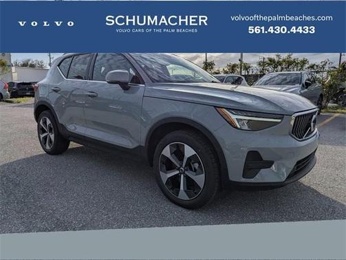 2025 Volvo XC40 B5 Core Bright Theme