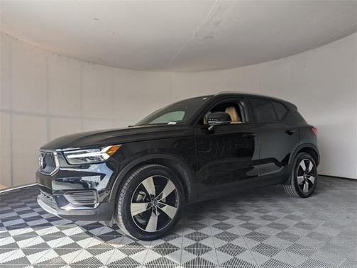 2019 Volvo XC40 T5 Momentum