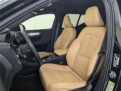 2019 Volvo XC40 T5 Momentum