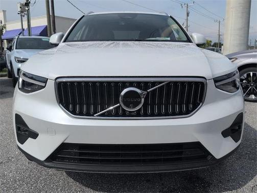 2025 Volvo XC40 B5 Plus Bright Theme