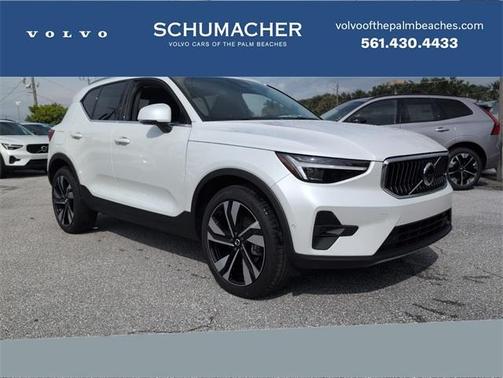 2025 Volvo XC40 B5 Plus Bright Theme