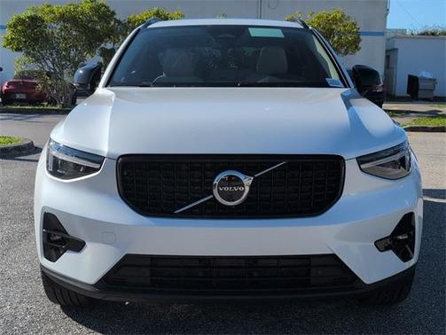 2026 Volvo XC40 B5 Plus