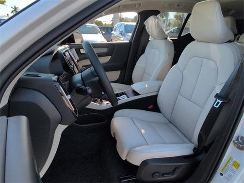 2026 Volvo XC40 B5 Plus