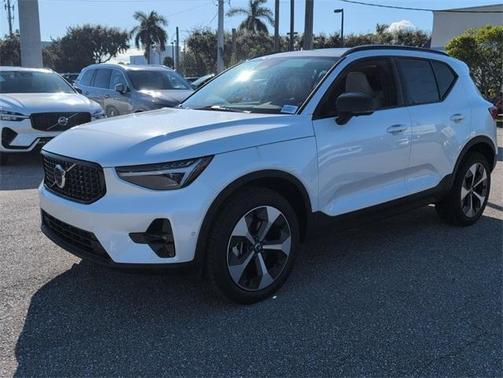2026 Volvo XC40 B5 Plus
