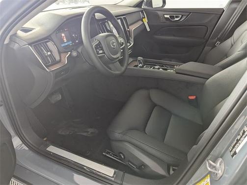 2024 Volvo S60 B5 Plus Dark Theme