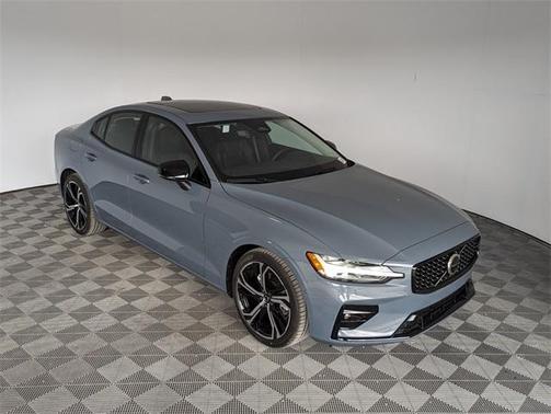 2024 Volvo S60 B5 Plus Dark Theme
