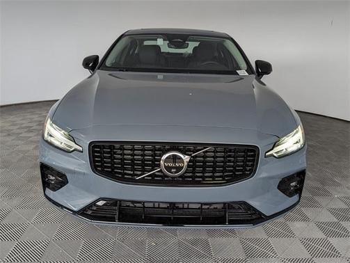 2024 Volvo S60 B5 Plus Dark Theme