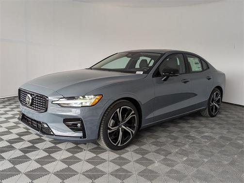 2024 Volvo S60 B5 Plus Dark Theme