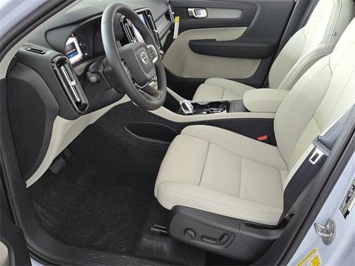2025 Volvo XC40 B5 Plus Bright Theme