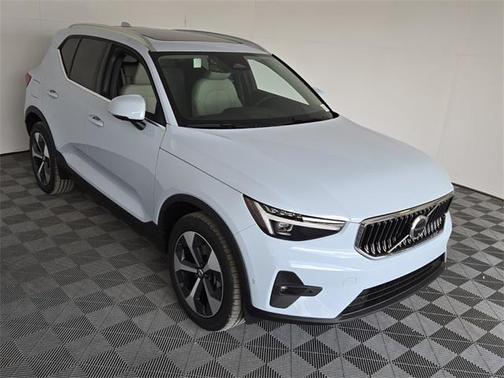 2025 Volvo XC40 B5 Plus Bright Theme