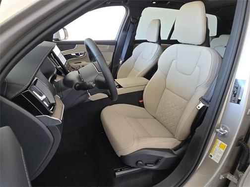 2025 Volvo XC90 B6 Core