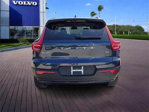 2026 Volvo XC40 B5 Core