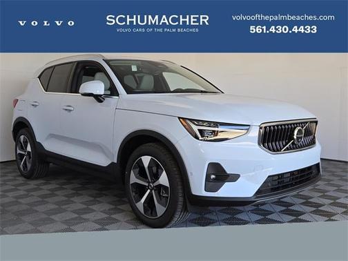 2025 Volvo XC40 B5 Plus Bright Theme