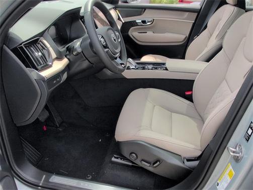 2026 Volvo XC90 Plug-In Hybrid T8 Plus 7-Seater
