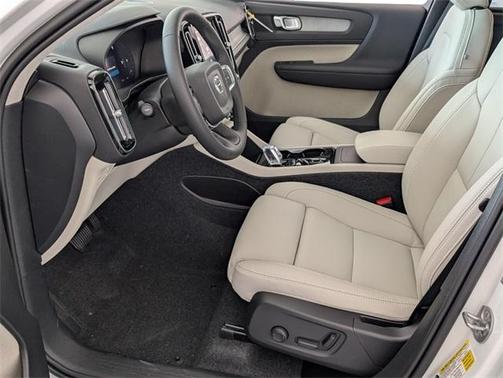 2026 Volvo XC40 B5 Plus