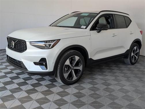 2026 Volvo XC40 B5 Plus