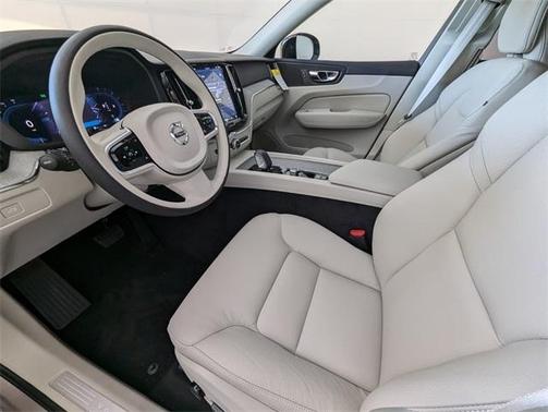 2025 Volvo XC60 B5 Plus