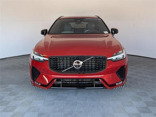 2022 Volvo XC60 B5 R-Design