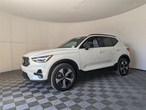2026 Volvo XC40 B5 Plus