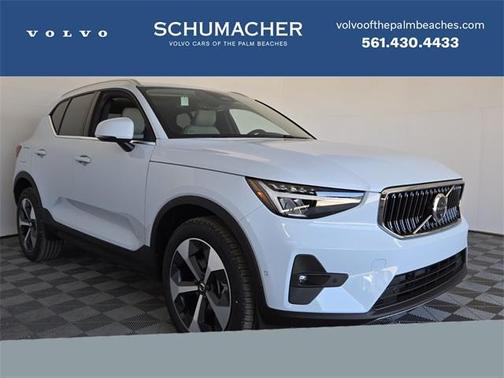 2025 Volvo XC40 B5 Plus Bright Theme