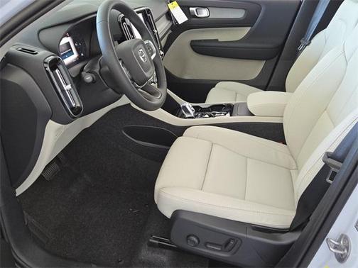 2025 Volvo XC40 B5 Plus Bright Theme