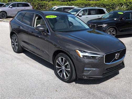 2022 Volvo XC60 B5 Momentum