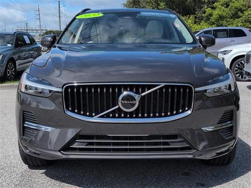 2022 Volvo XC60 B5 Momentum