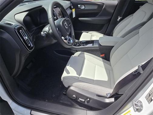 2025 Volvo EX40 Twin Motor Core