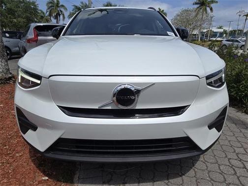 2025 Volvo EX40 Twin Motor Core